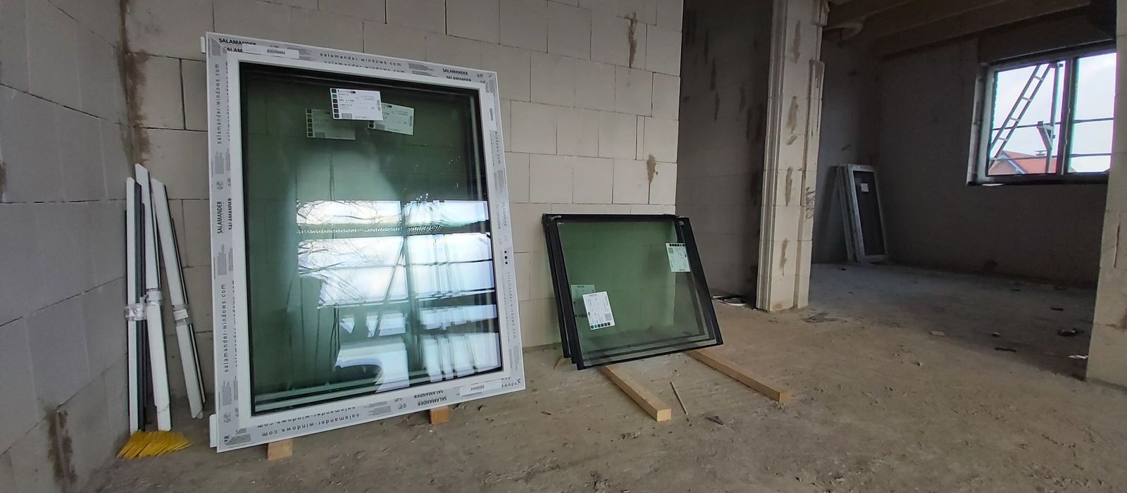 Fenstermontage bei einem Neubau